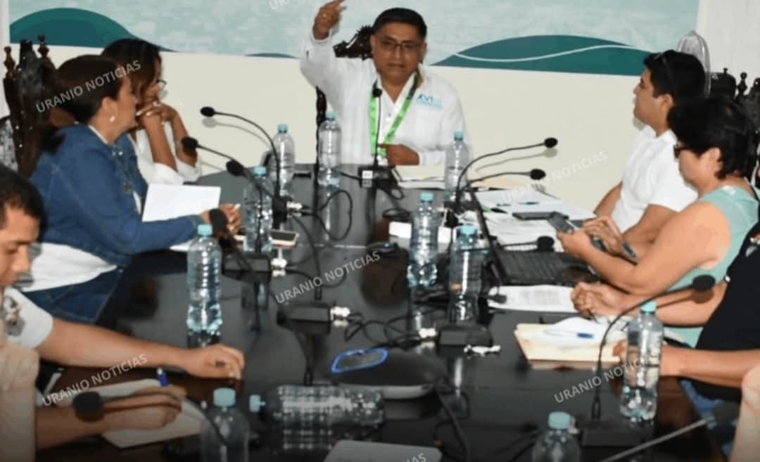 ALCALDE ENTREGA A FISCALÍA Y CONTRALORÍA DENUNCIA CONTRA REGIDOR POR PRESUNTA VENTA DE PUESTO EN MERCADO