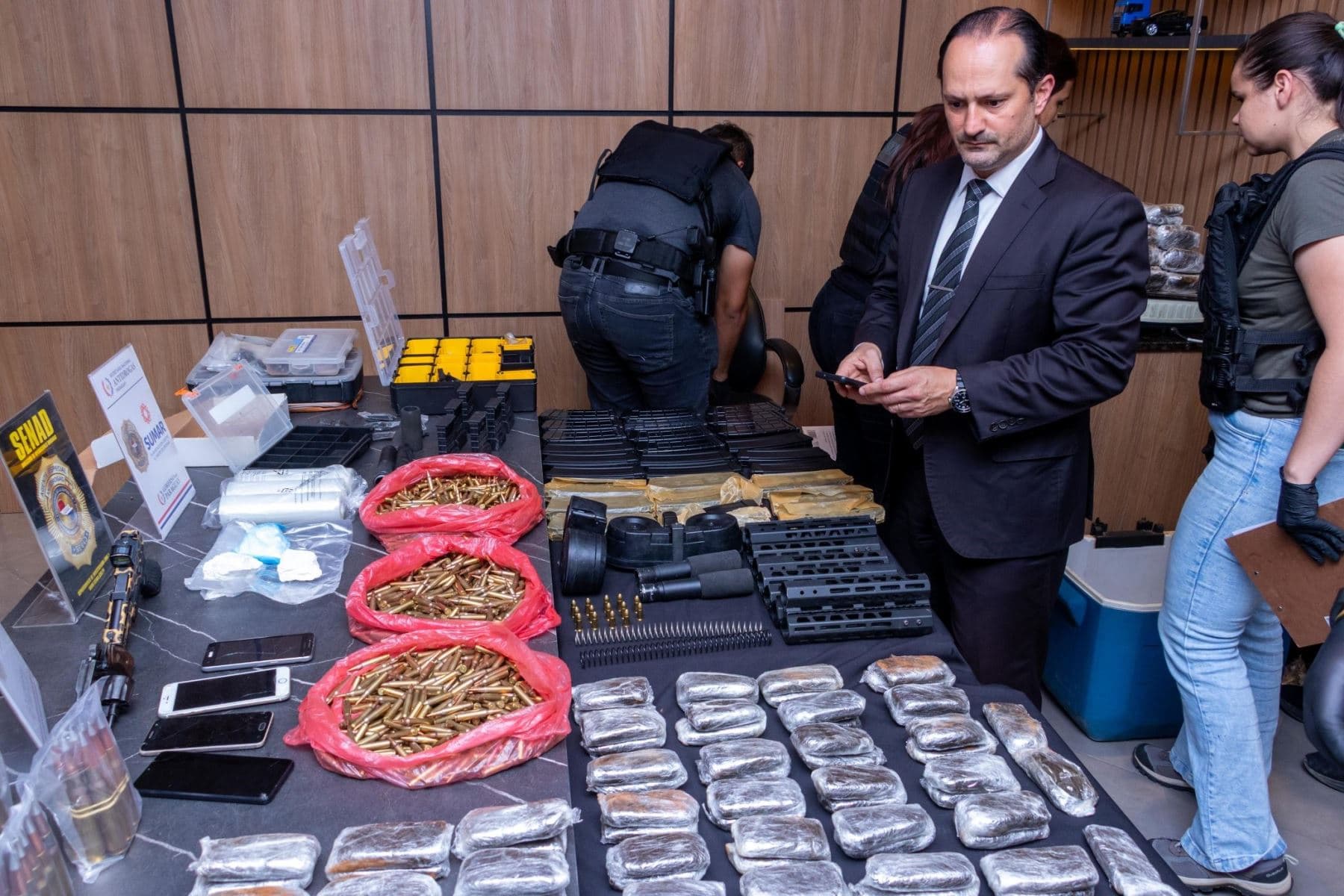 Paraguay desarticula banda que abastecía con armas y drogas al temido Comando Vermelho