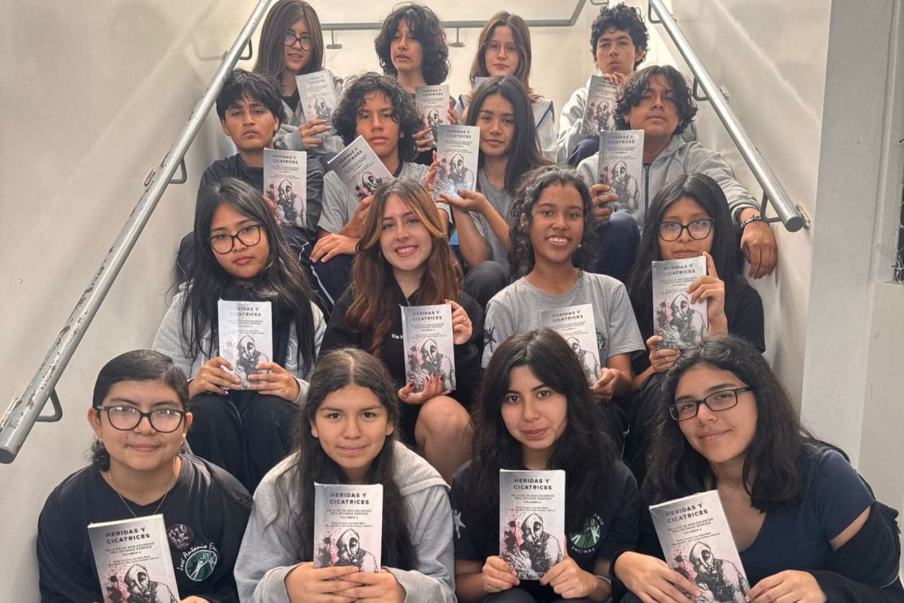 Alumnos de La Casa de Cartón y José Antonio Encinas presentan libro de relatos este jueves