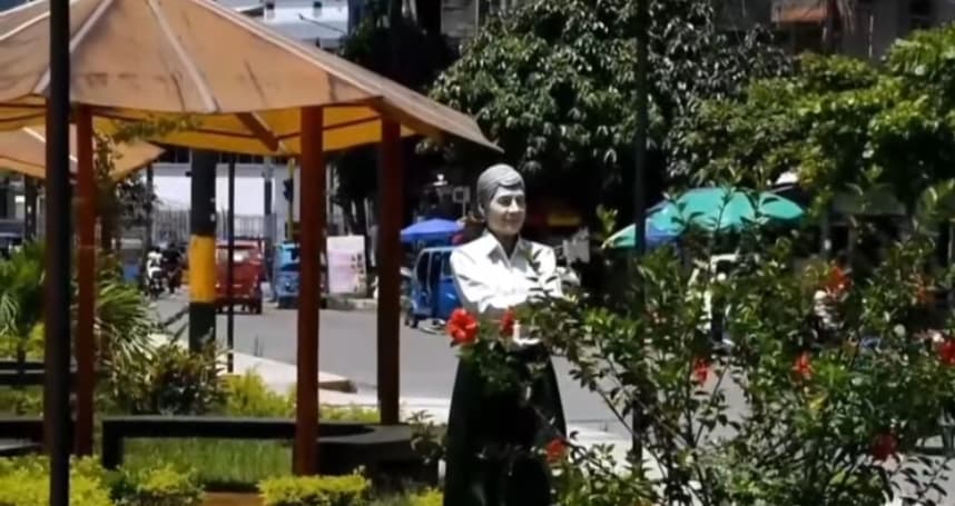 MONUMENTO DE SILVIA SILVA EN ESTADO DE ABANDONO
