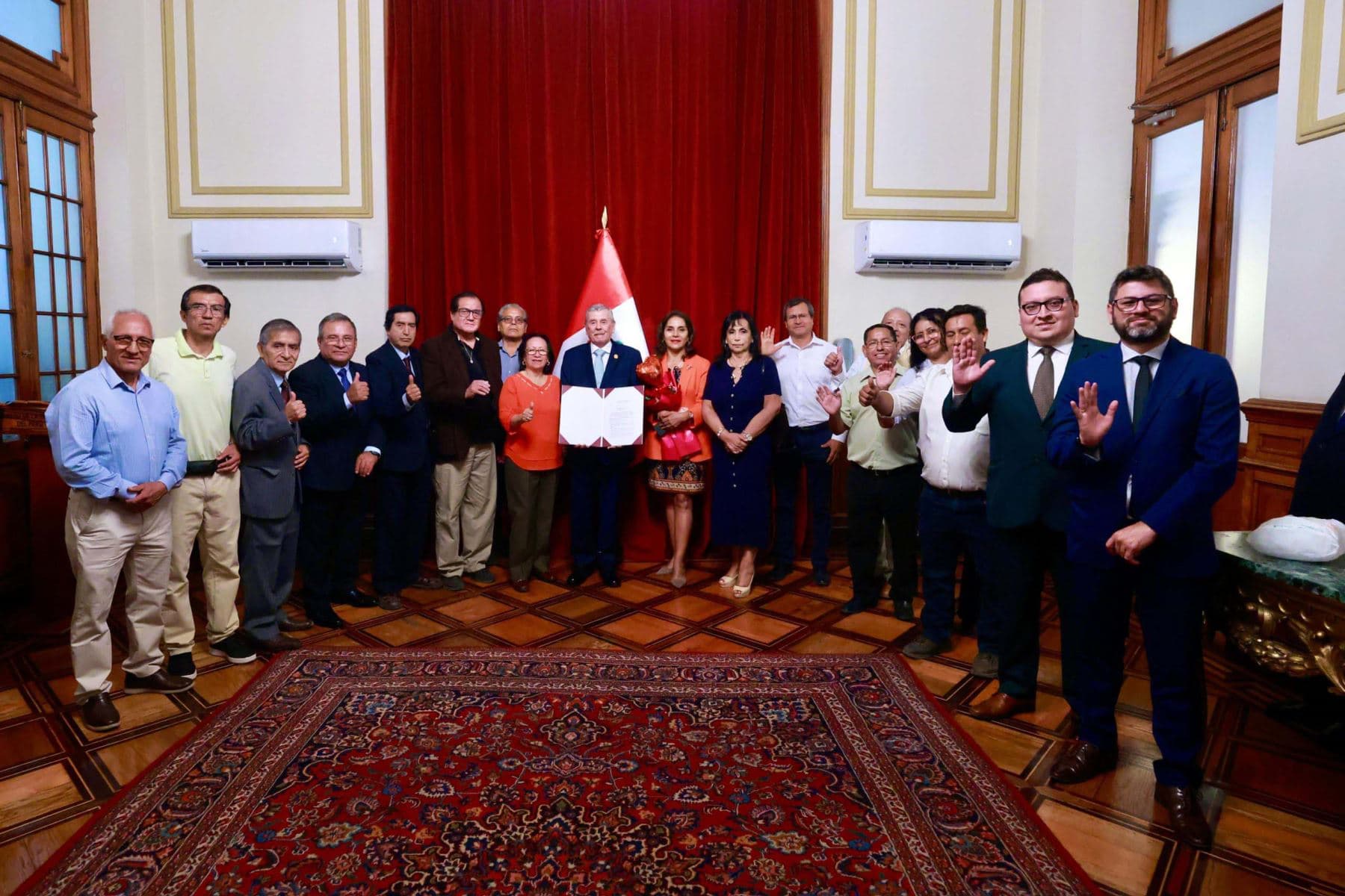 Congreso promulga norma para la continuidad académica de docentes universitarios nombrados