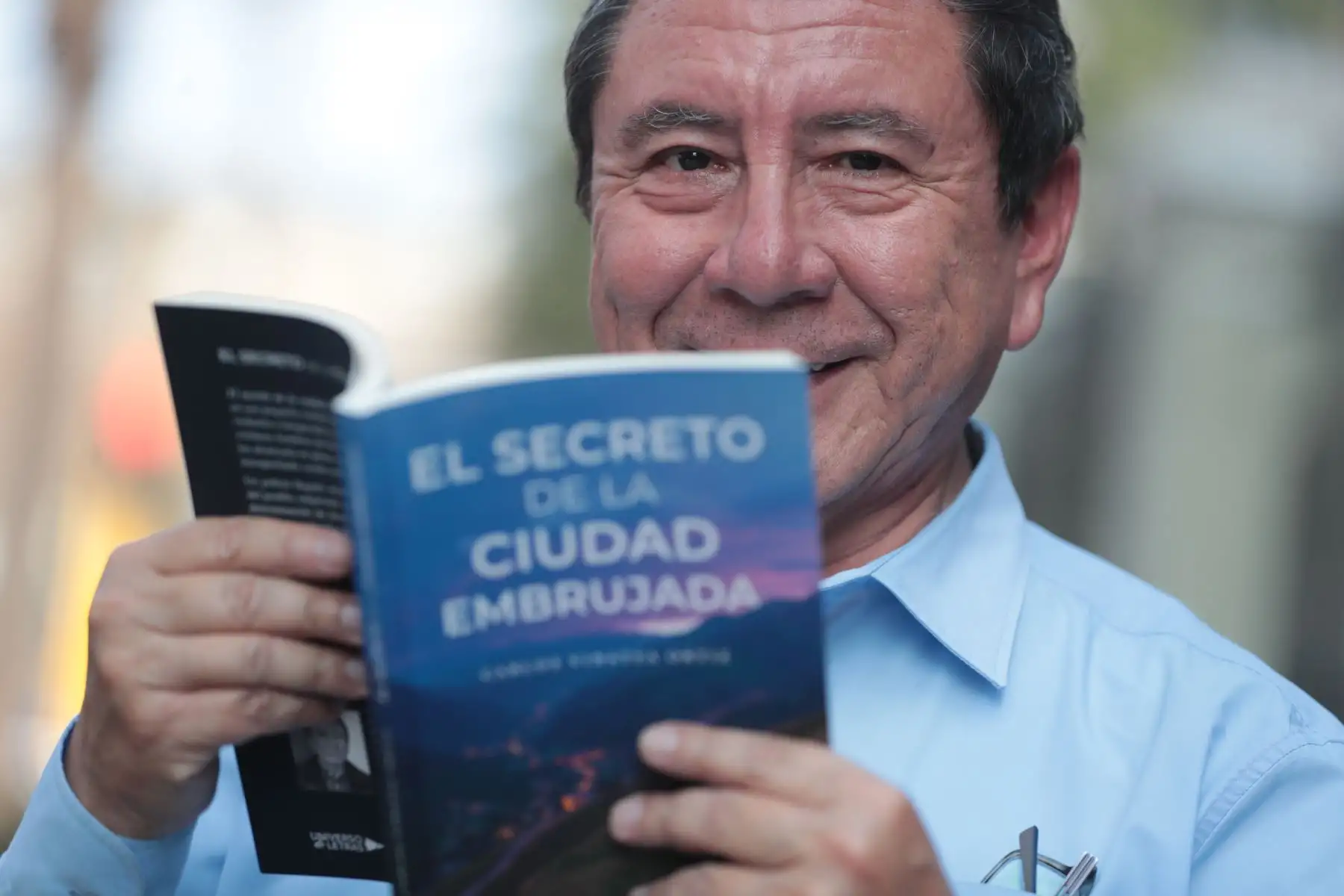 Escritor Carlos Vinatea Ortiz presenta su novela "El secreto de la ciudad embrujada"