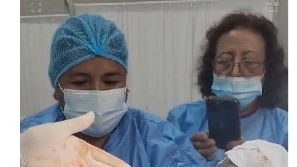 Indignación en Arequipa por personal médico que se peleó durante atención de un parto
